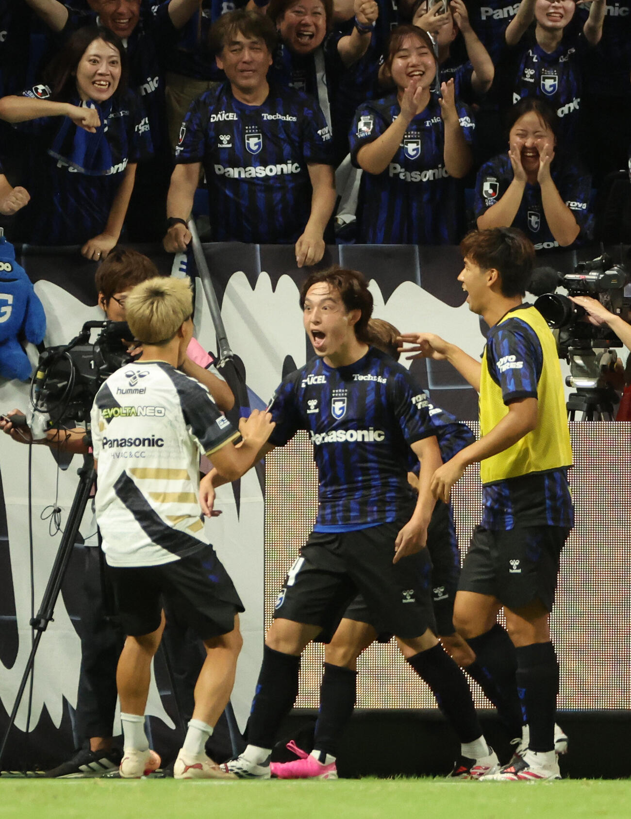 G大阪対浦和　後半、決勝ゴールを決めたG大阪植中朝日は喜びの表情を見せる（撮影・西尾就之）