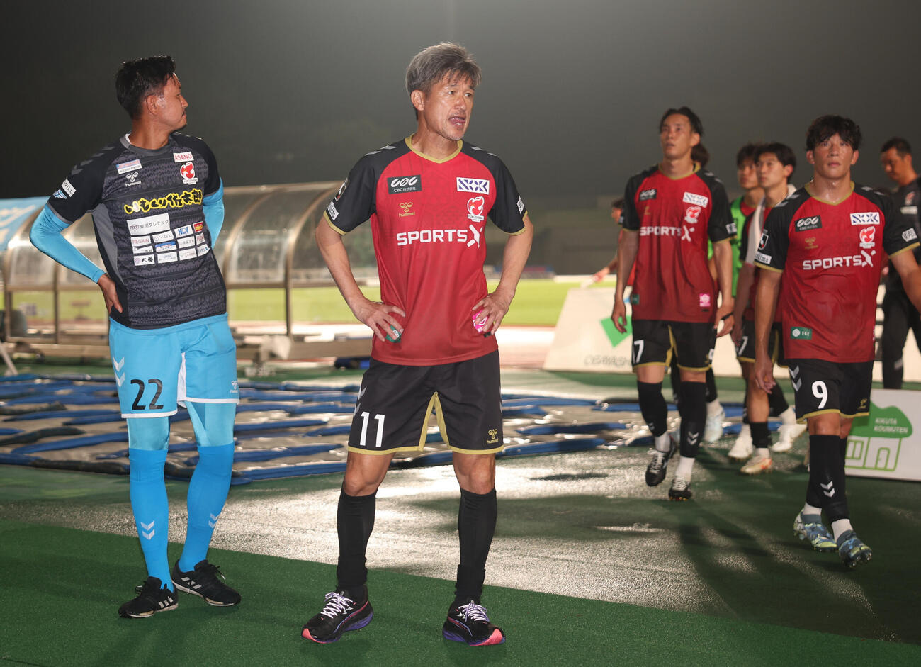 福島対讃岐　敗戦し厳しい表情を見せる福島カズ（撮影・水谷安孝）