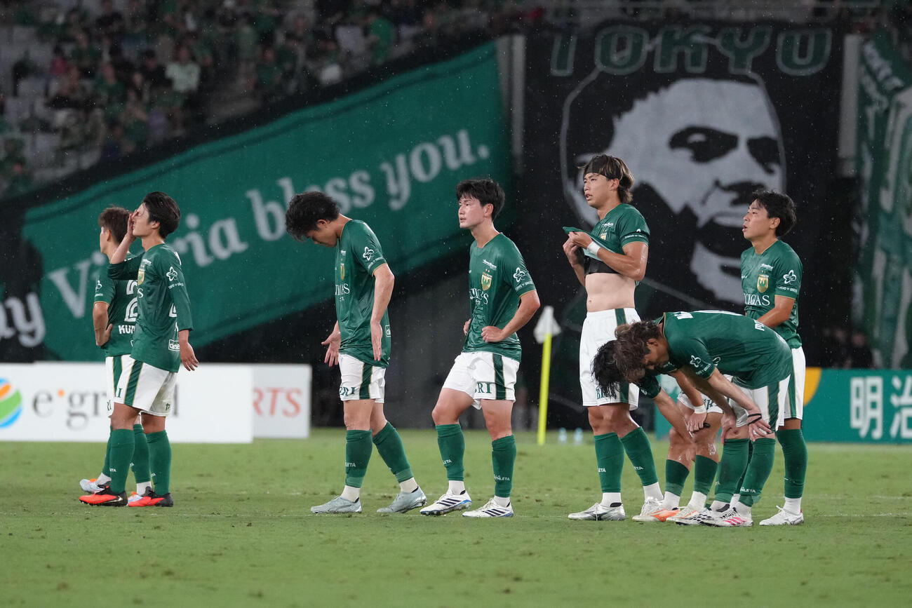 東京V対川崎F　川崎Fと引き分けた東京V（撮影・足立雅史）