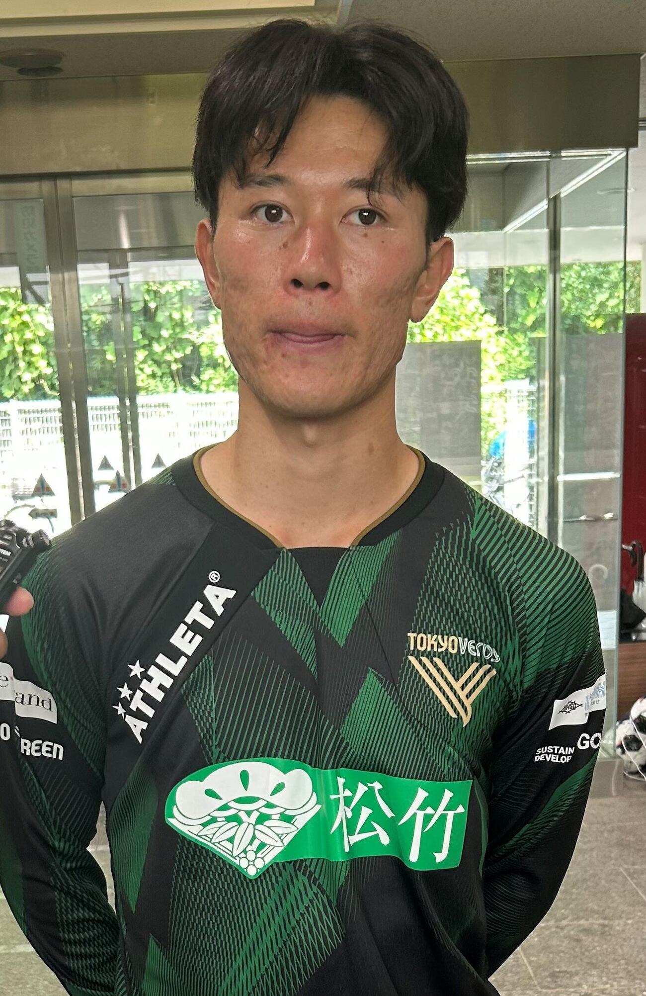チーム練習に部分合流した東京V斎藤功佑は近況について説明した