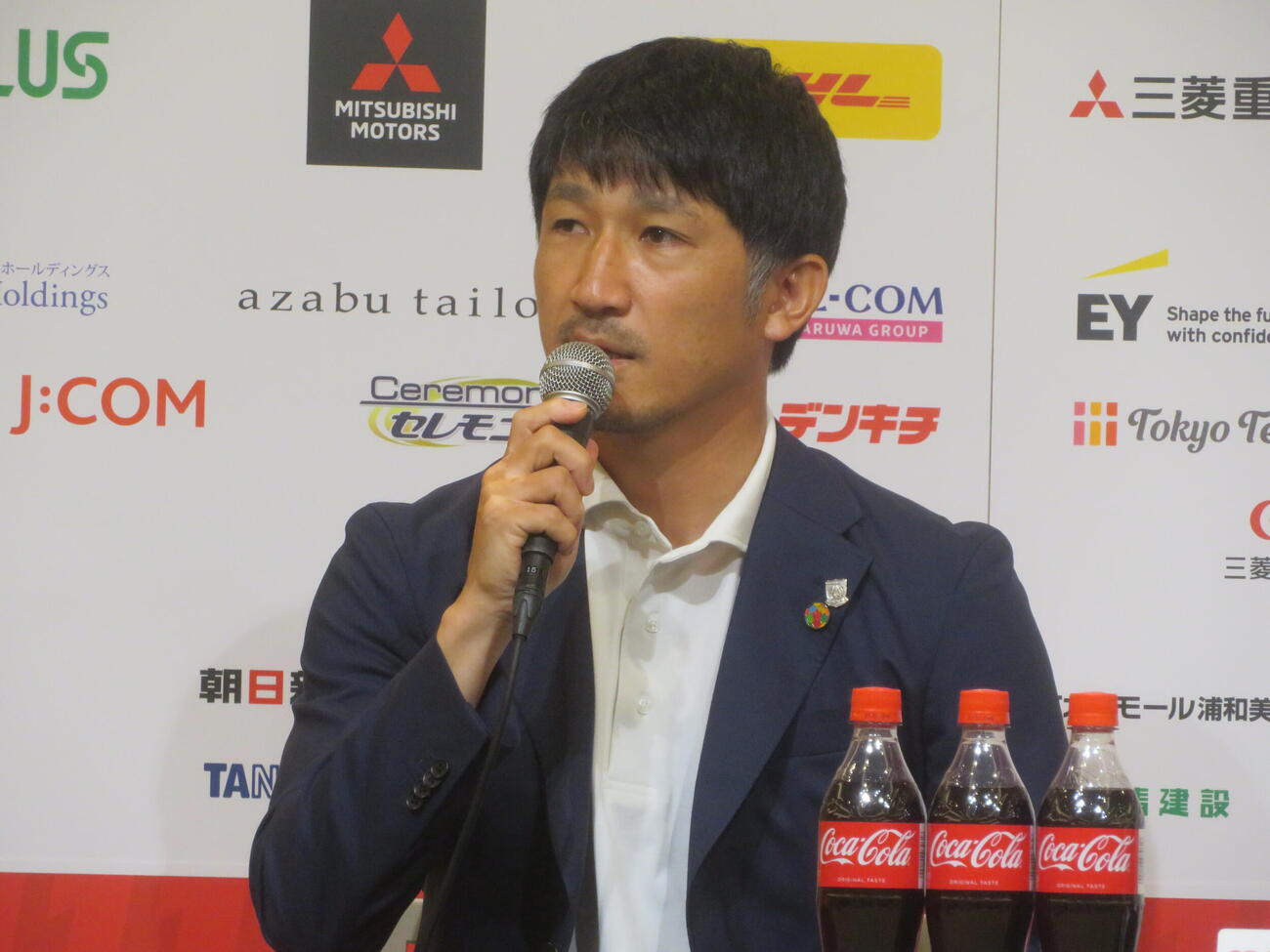 入団会見に臨んだ浦和レッズ堀之内聖SD