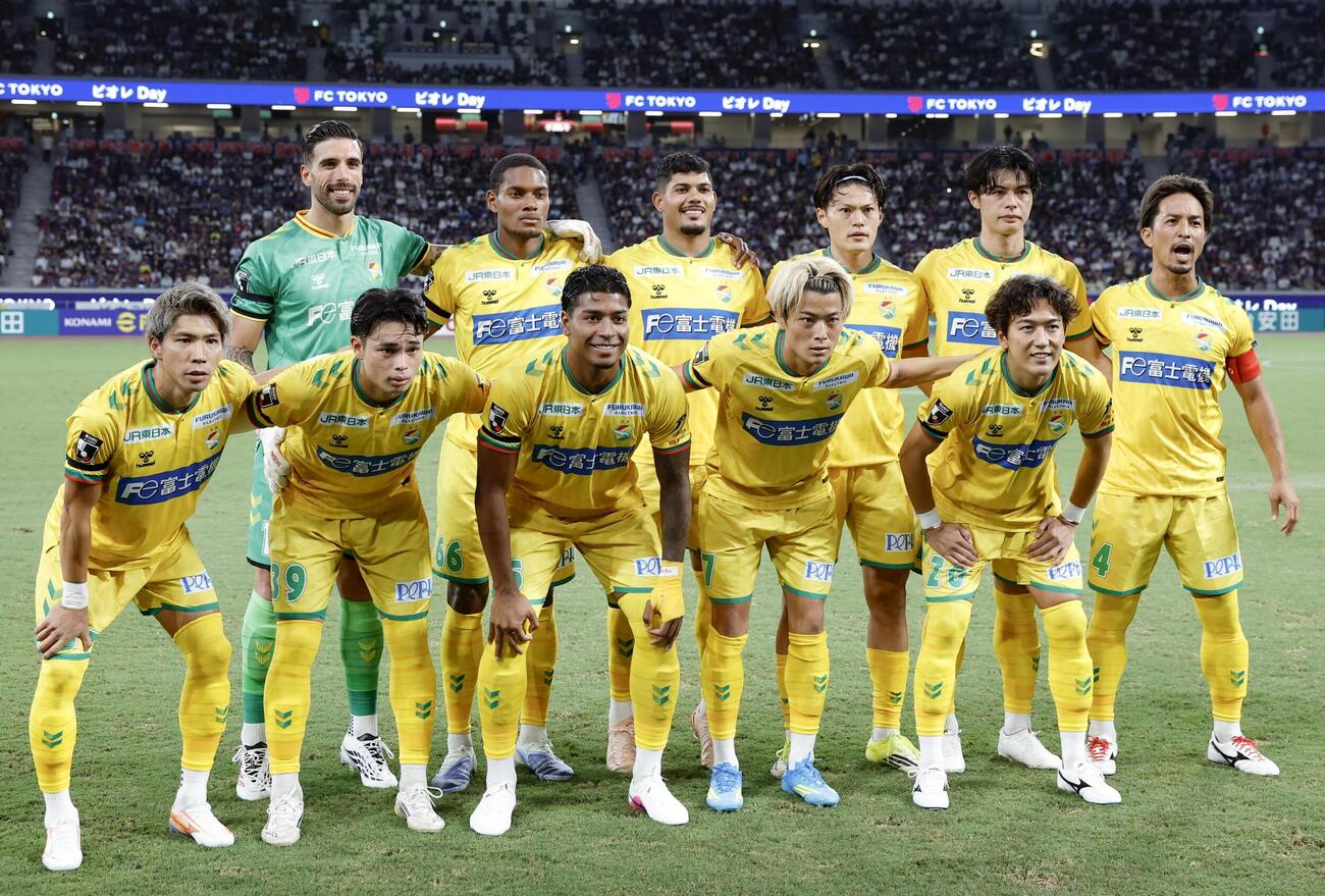 FC東京戦に臨む千葉イレブン（共同）