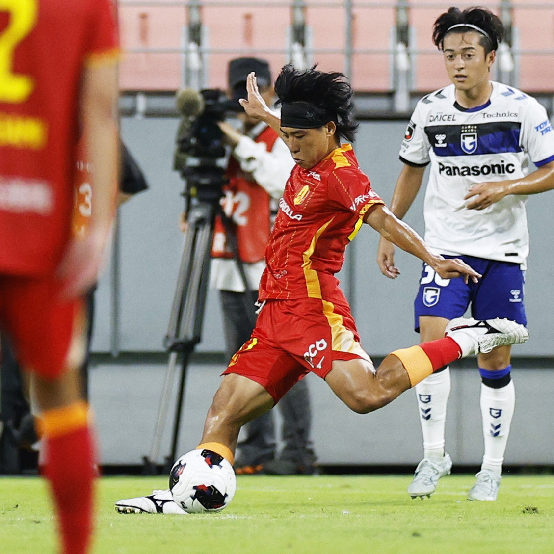 名古屋－G大阪　試合終了間際、チーム3点目のゴールを決める名古屋・小野＝豊田（共同）