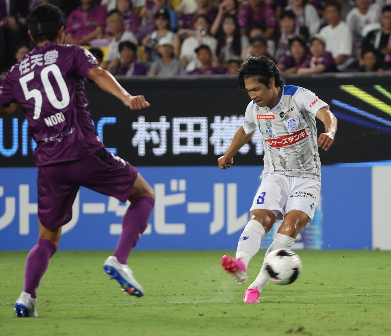 京都対水戸　後半、水戸加藤千尋はチーム3点目を決める（撮影・西尾就之）
