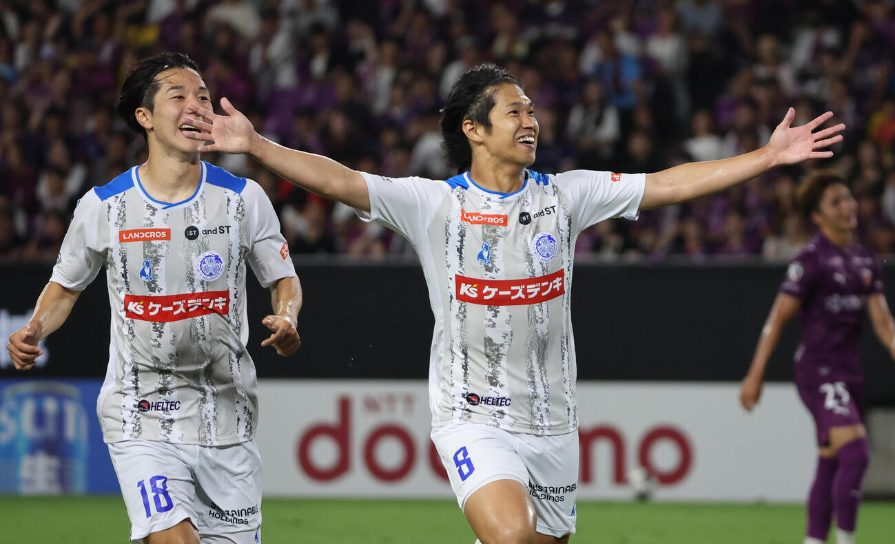 京都対水戸　後半、水戸加藤千尋はチーム3点目を決め駆け出す（撮影・西尾就之）