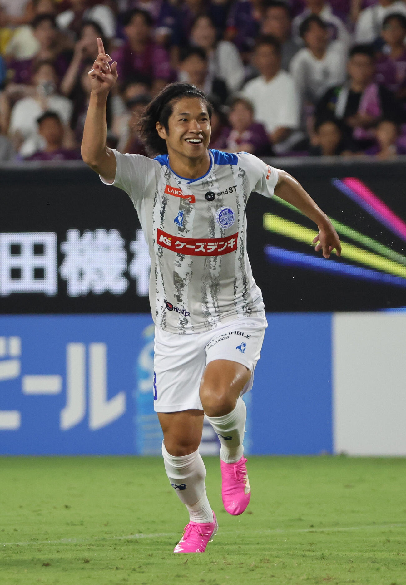 京都対水戸　後半、水戸加藤千尋はチーム3点目を決め駆け出す（撮影・西尾就之）