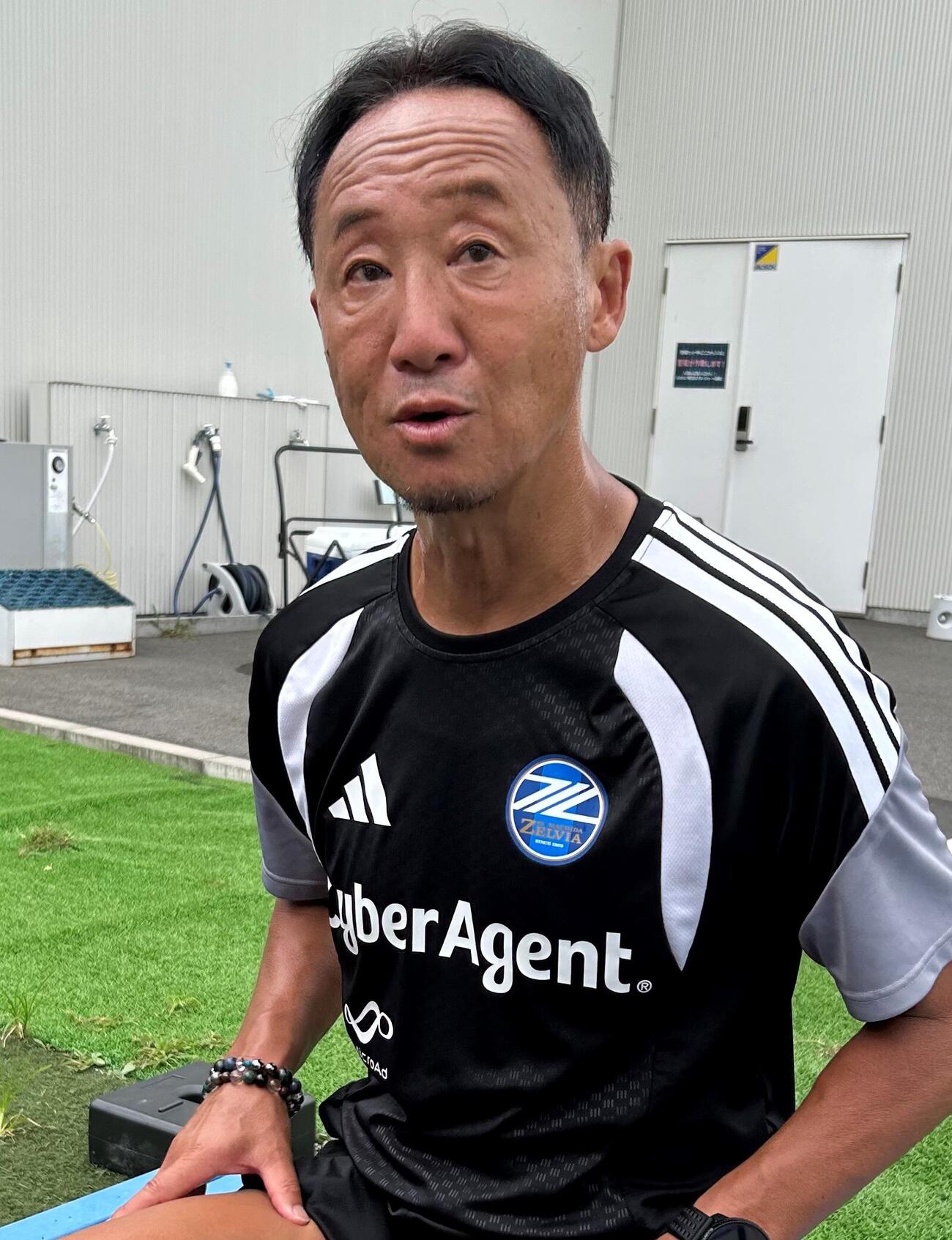 町田の黒田剛監督は、次節の水戸戦に向けて取材対応する