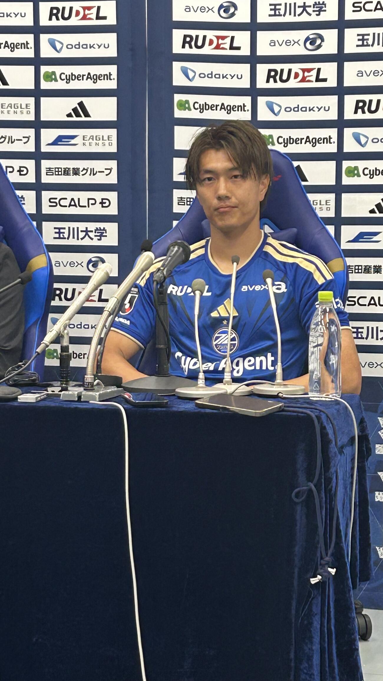 町田の入団会見に臨んだ小川航基