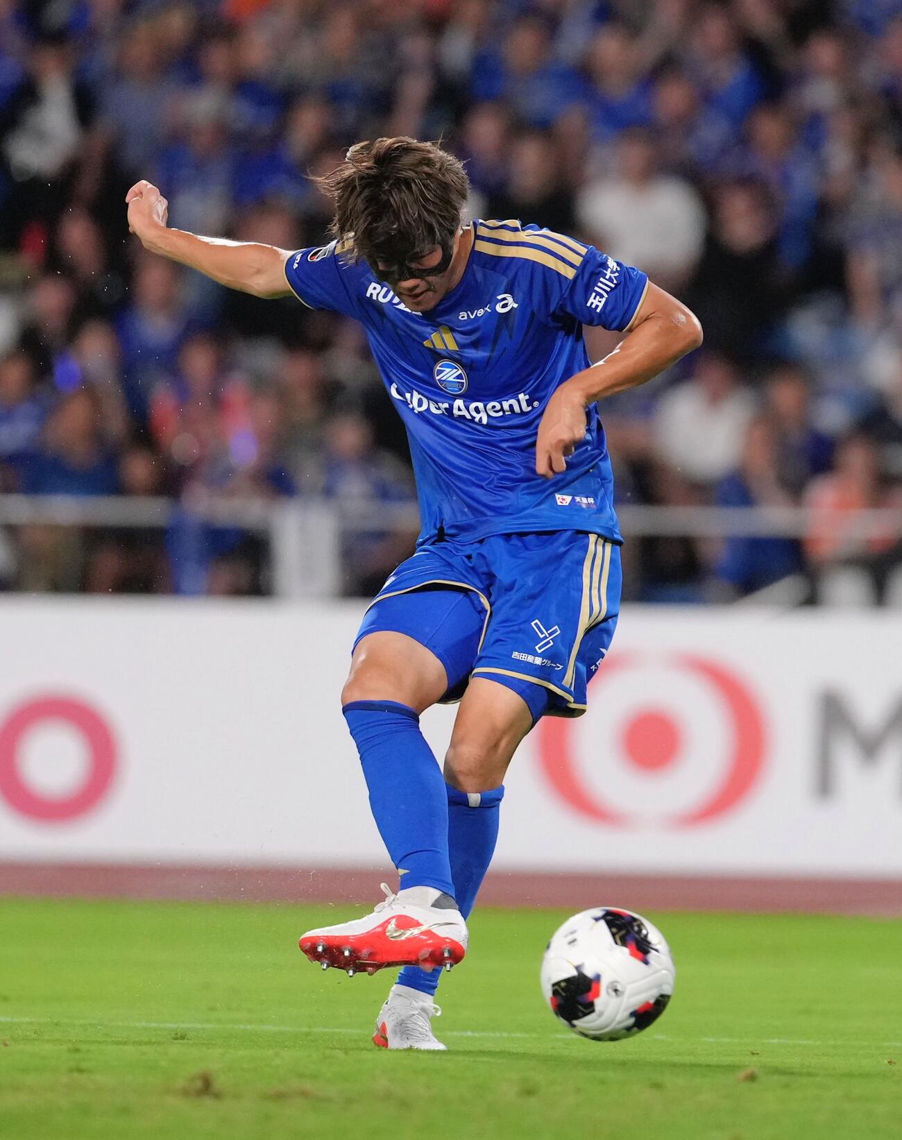 町田対川崎F　後半、2点目のゴールを決める町田小川航基（撮影・足立雅史）