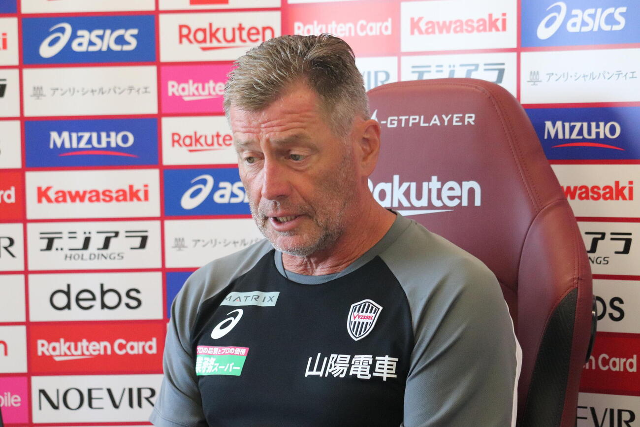 長崎戦に向けたオンライン取材に応じる神戸のスキッベ監督（C）VISSEL KOBE