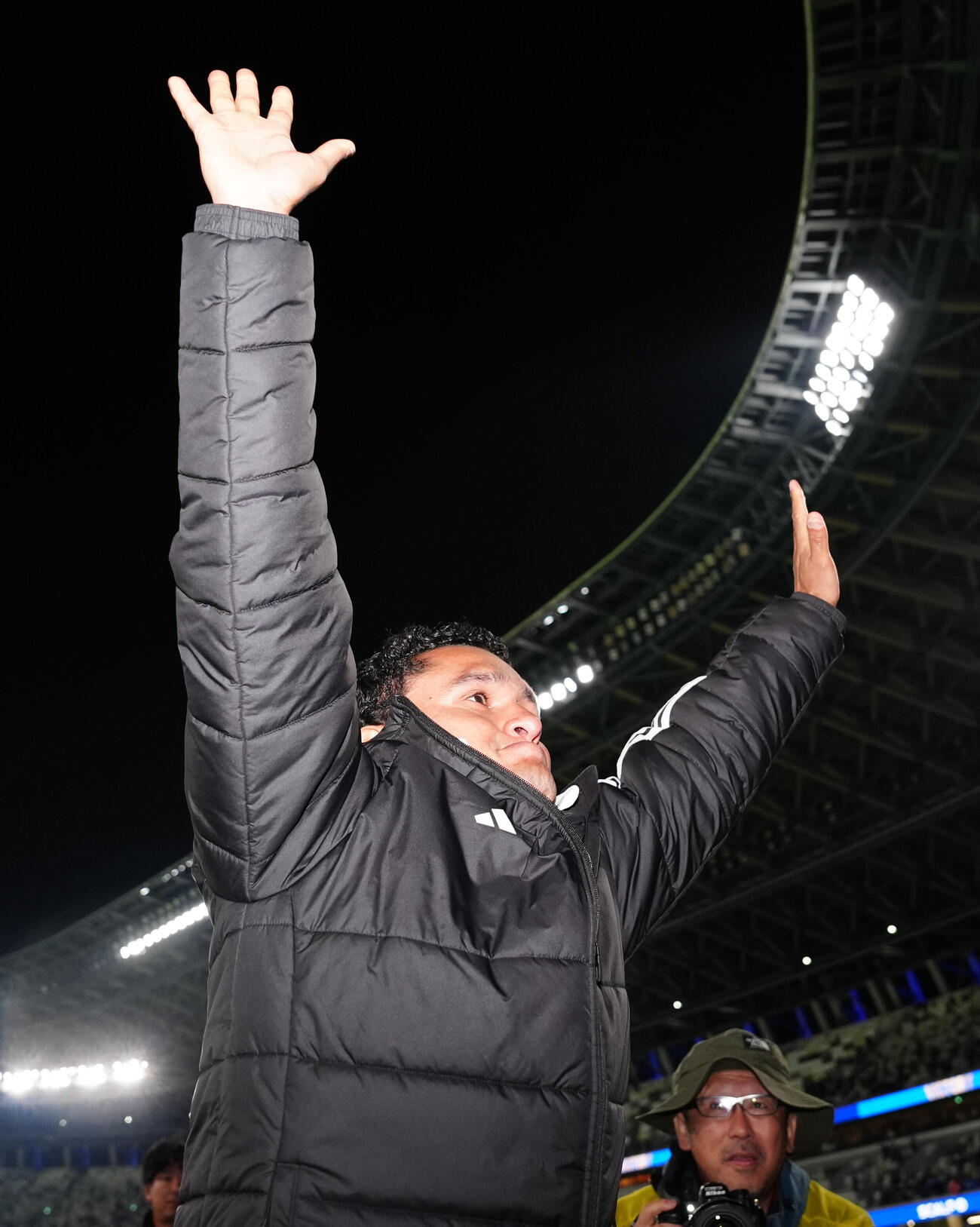 明治安田J1百年構想リーグ　町田対浦和　浦和に勝利し、サポーターの声援に応える町田エリキ（2026年5月撮影）