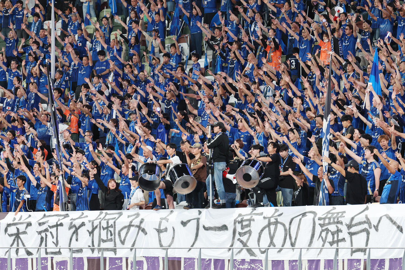 町田対横浜　試合前、盛り上がる町田サポーター（撮影・宮地輝）