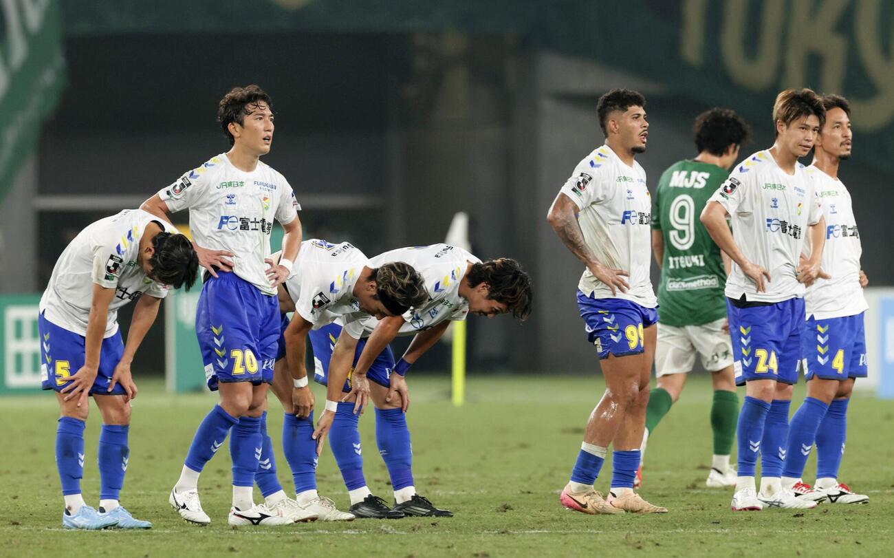東京V対千葉　東京Vと引き分けた千葉イレブン（共同）
