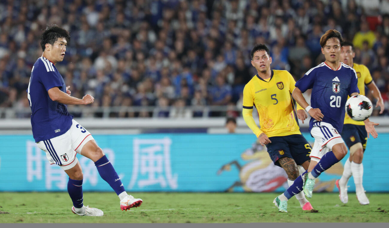 日本対エクアドル　前半、シュートを放つ谷村海那（撮影・宮地輝）