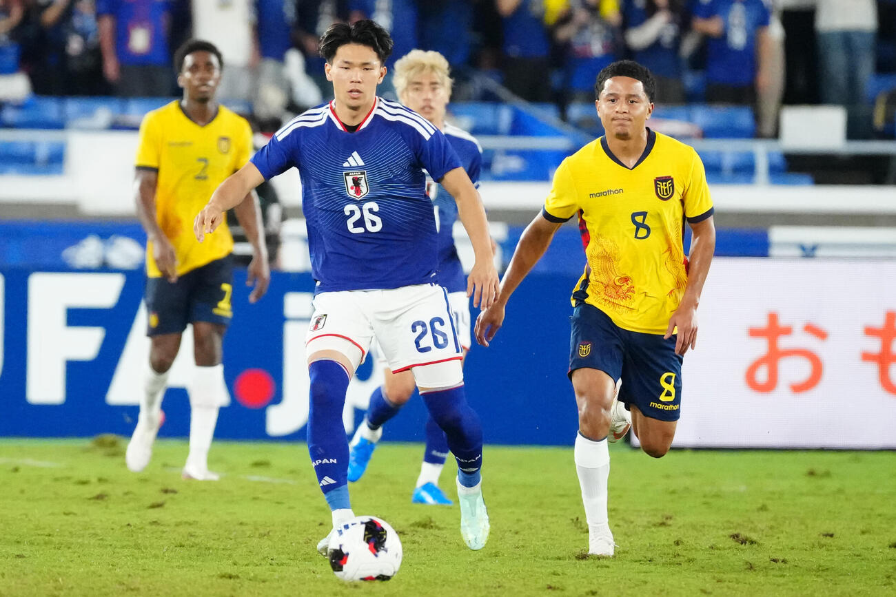 日本対エクアドル　後半、途中出場する塩貝健人（撮影・江口和貴）