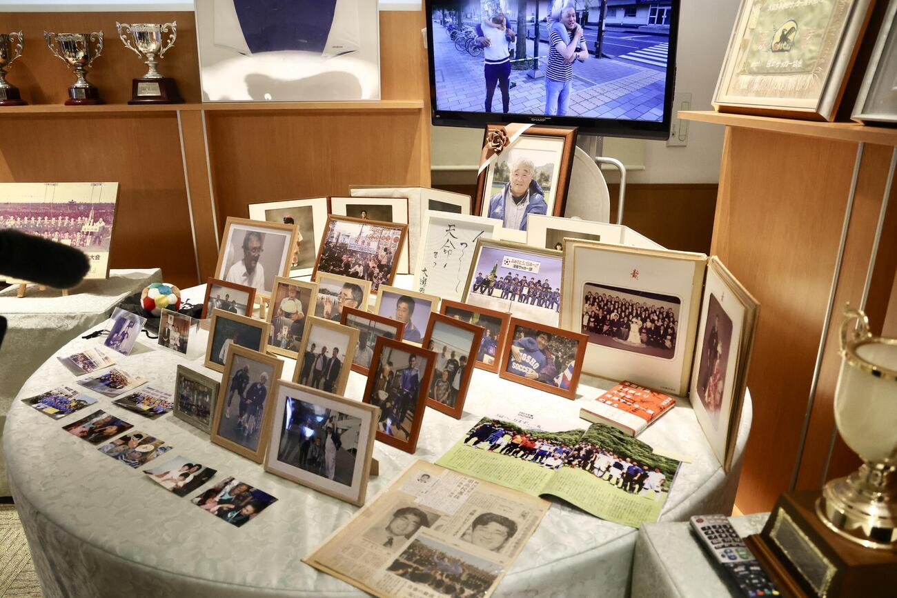 斎場に設置される展示物（撮影・河田真司）