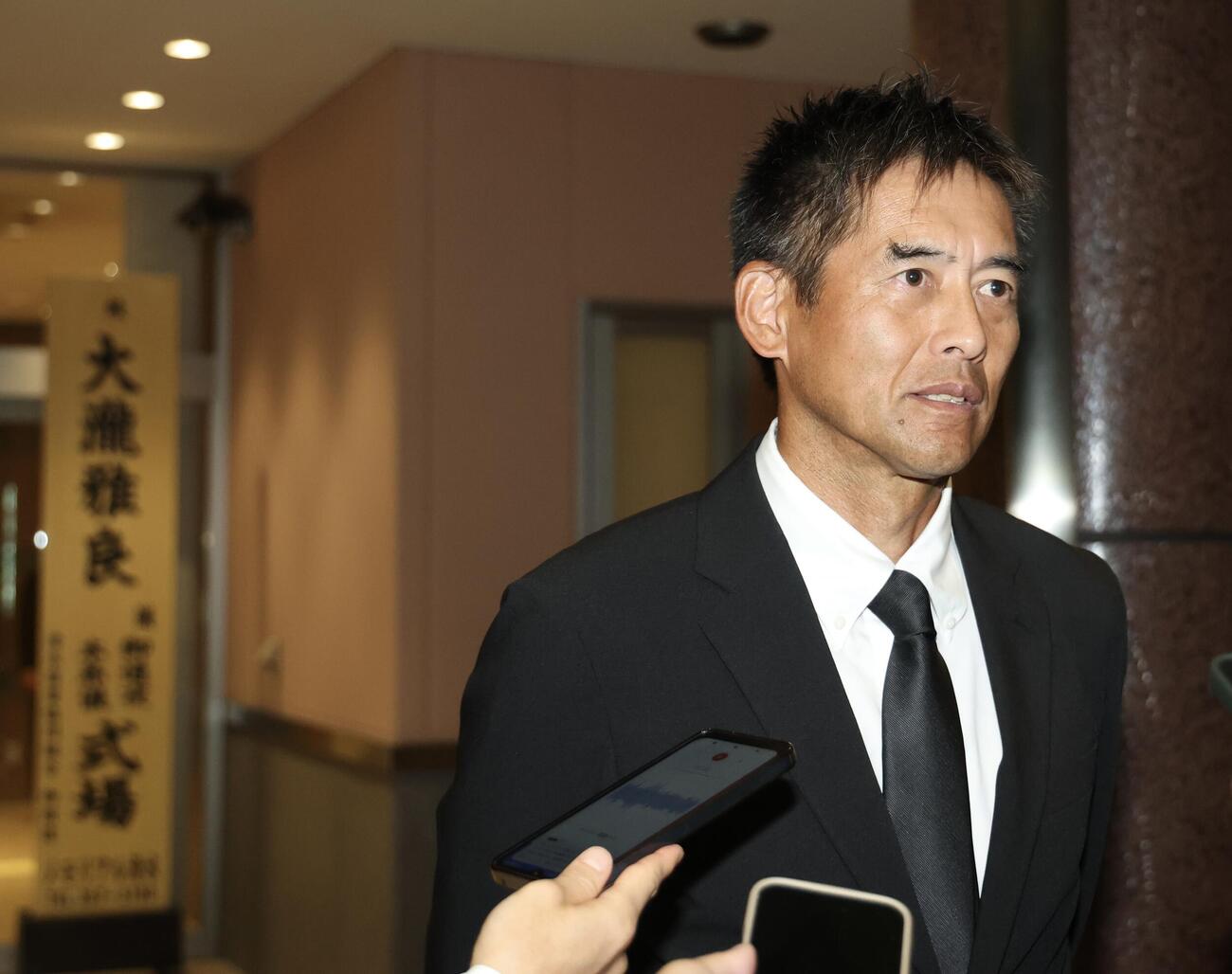 取材に応じる川口能活氏（撮影・河田真司）
