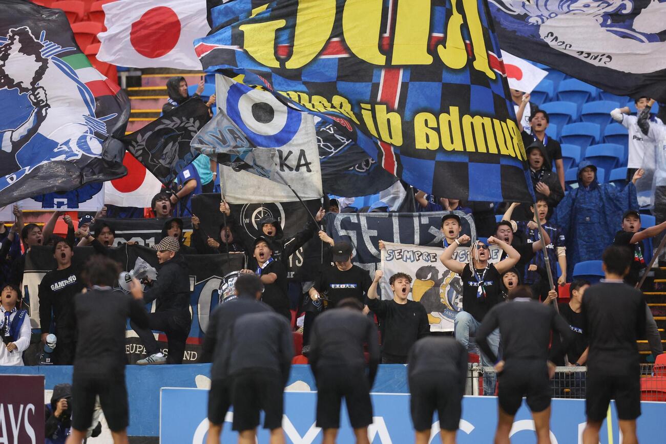 ニューカッスル戦に駆けつけたG大阪サポーター＝ニューカッスル（ゲッティ＝共同）