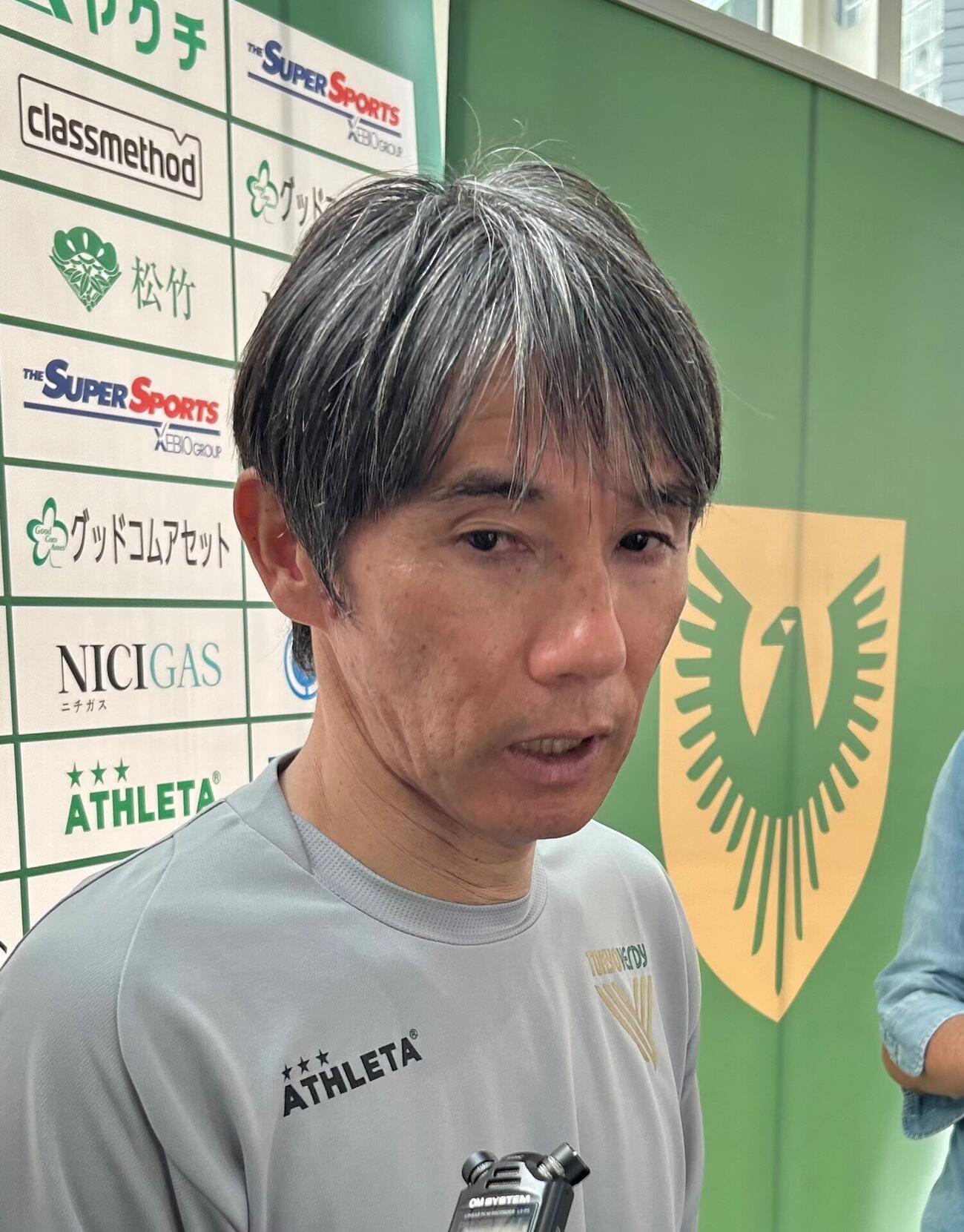 東京ダービーに向けて取材に応じた東京Vの相馬直樹監督
