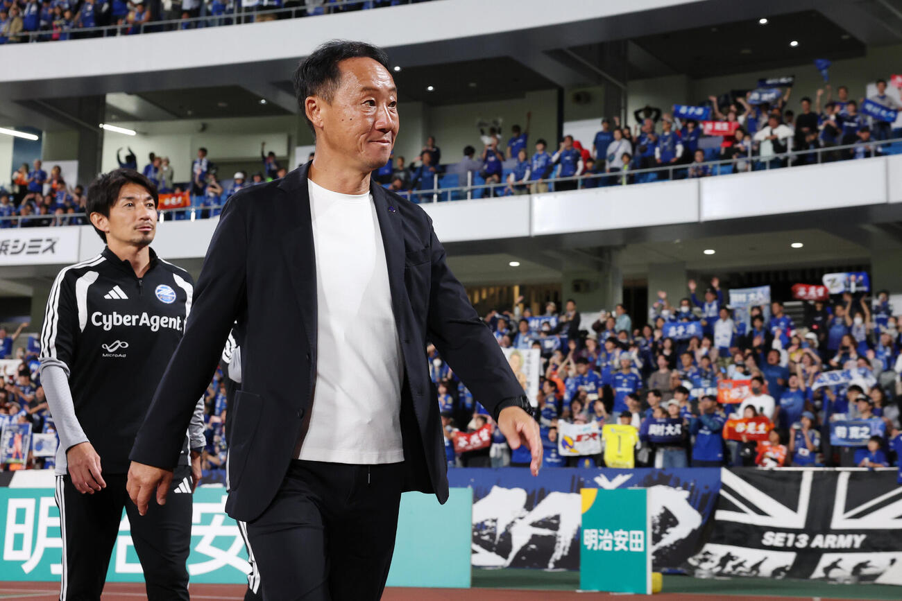 町田対福岡　勝利し笑顔を見せる町田黒田剛監督（撮影・宮地輝）