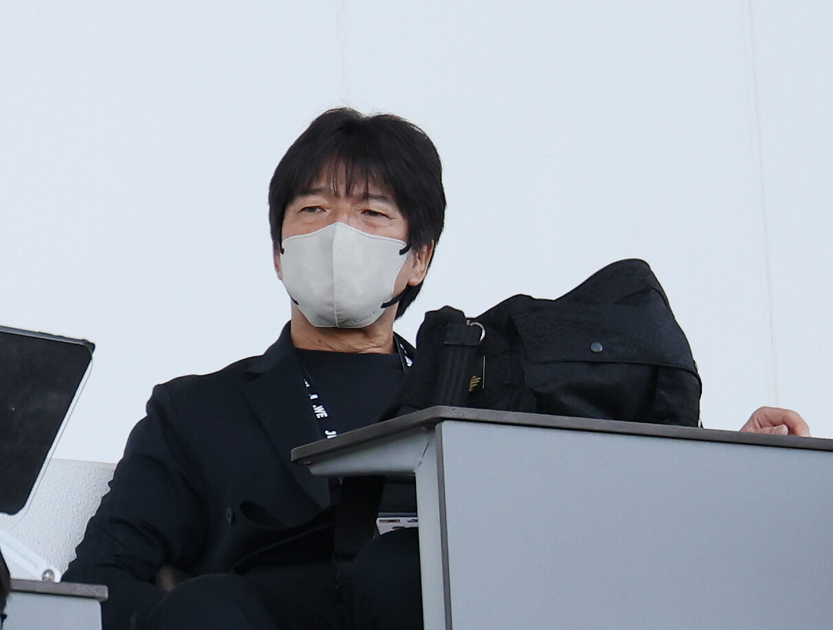 町田対福岡　視察に訪れた日本代表名波浩コーチ（撮影・宮地輝）