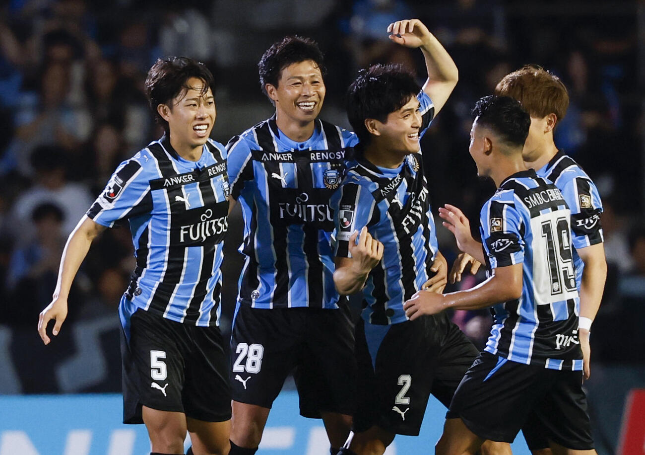 神戸に競り勝ち喜ぶ川崎イレブン＝U等々力（共同）
