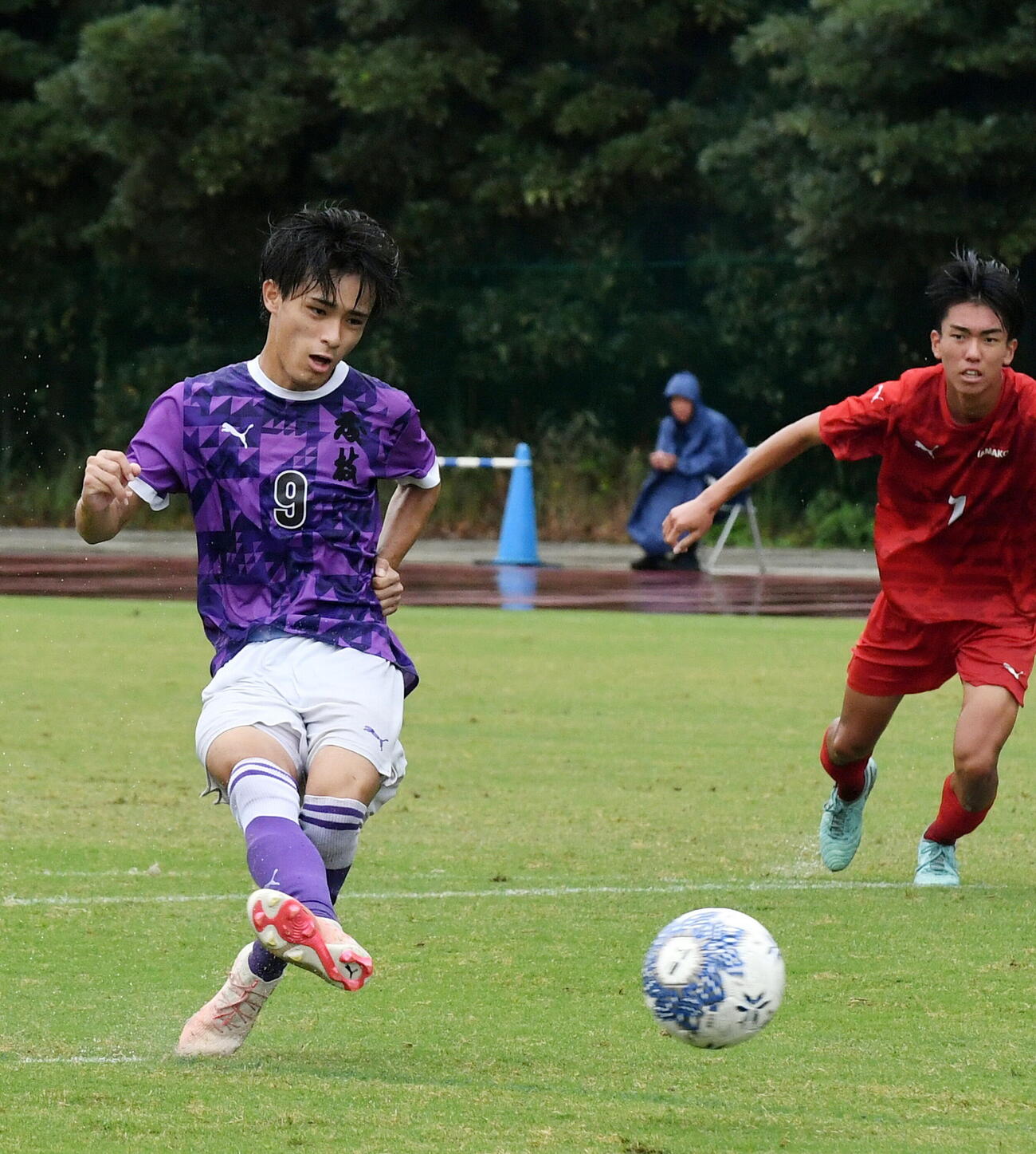 藤枝東対浜松工　前半、PKを決める藤枝東・増田瑛斗