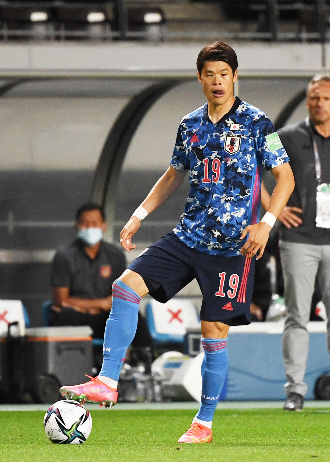 FIFAワールドカップ（W杯）カタール2022アジア2次予選兼AFCアジアカップ中国2023予選　日本対ミャンマー　ドリブルする酒井宏樹（2021年5月28日）