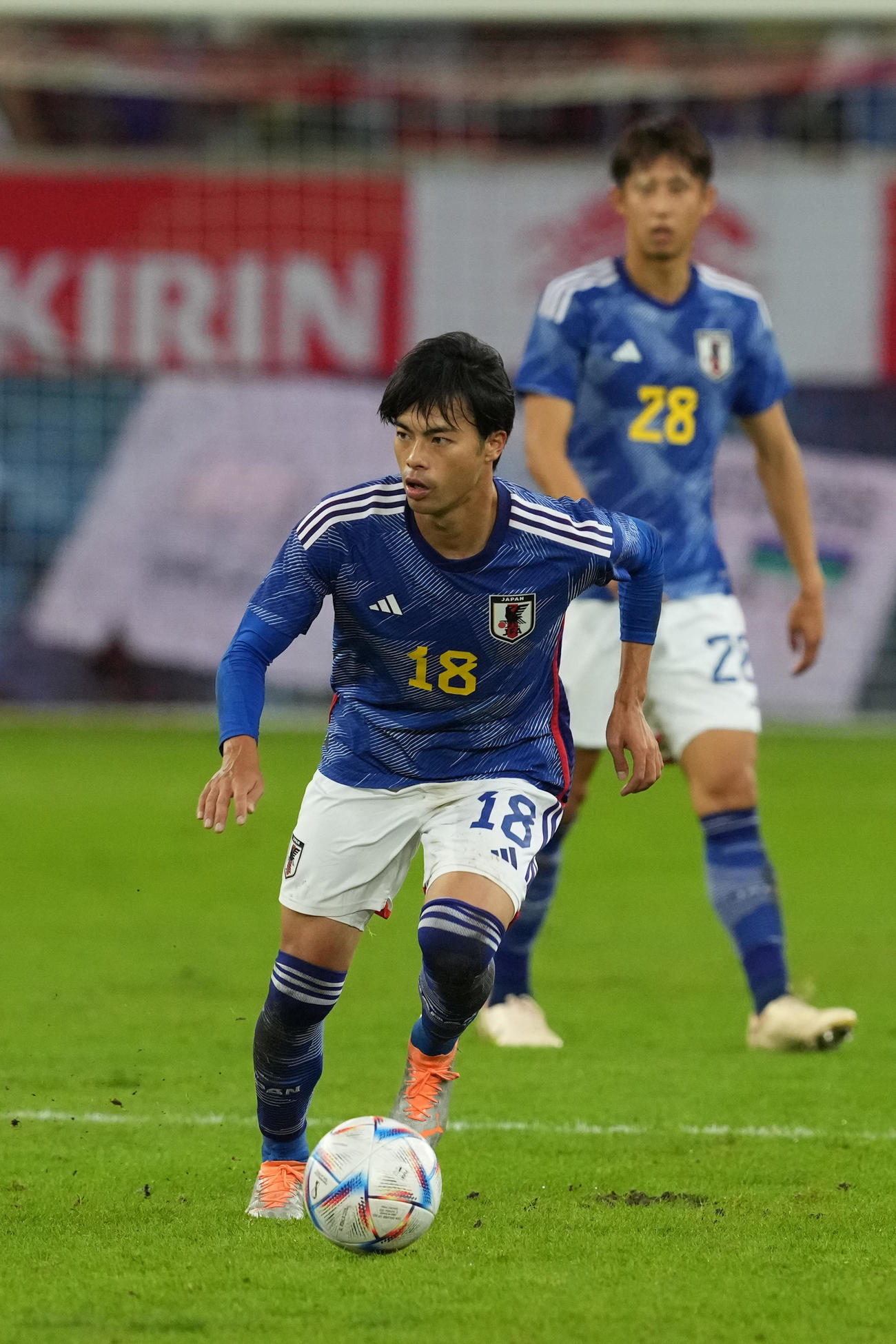 9月、エクアドルとの親善試合でドリブルする三笘