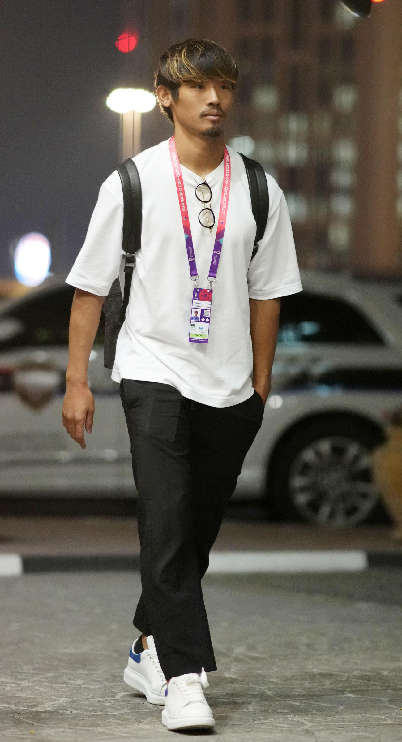 宿舎に到着した守田（撮影・横山健太）