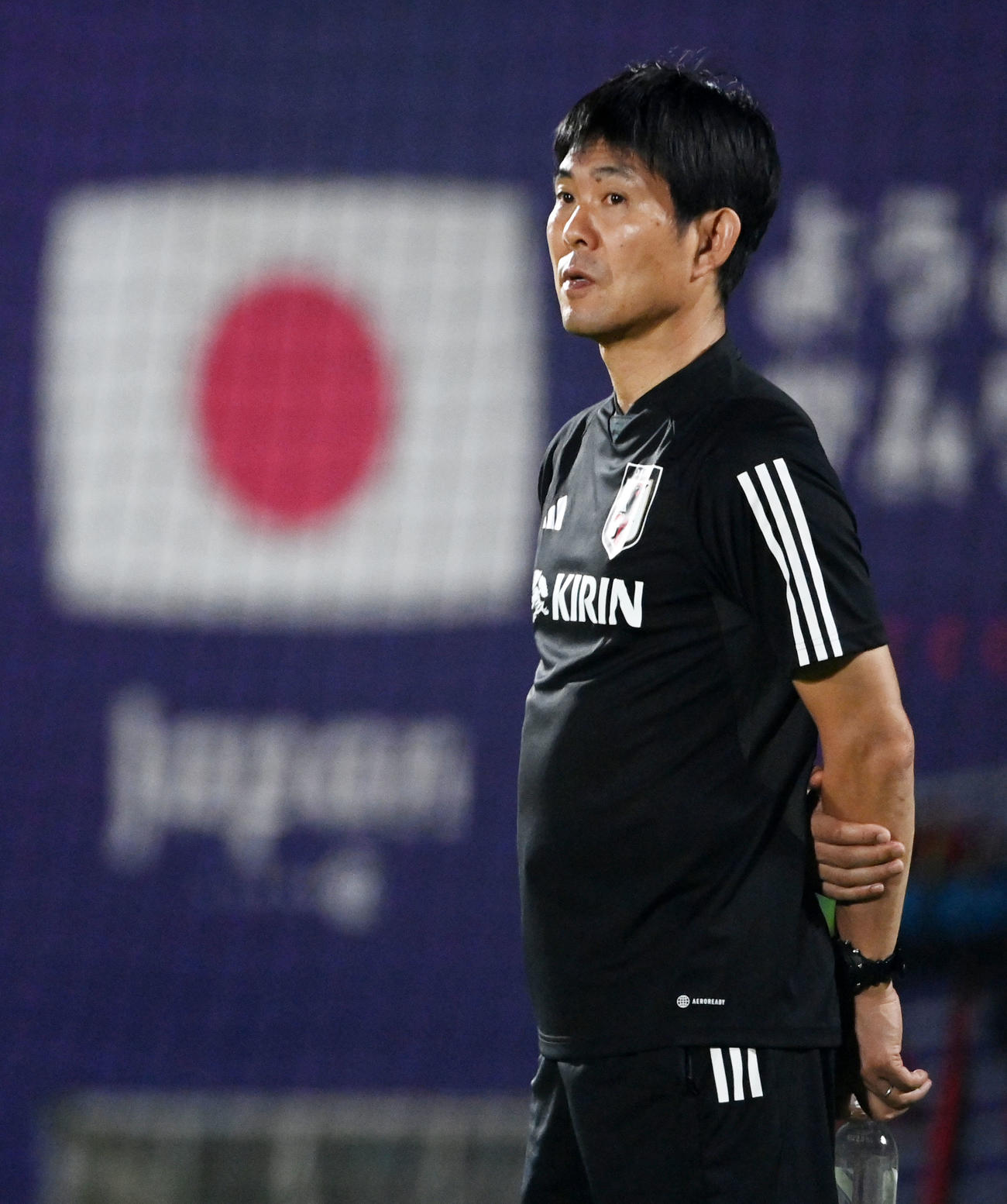 練習を見守る日本代表森保監督（撮影・横山健太）