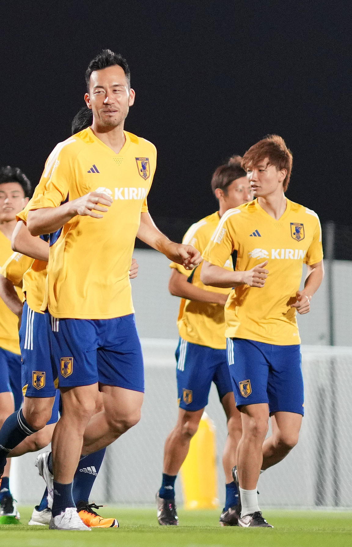 ランニングをする吉田（左）と板倉（撮影・横山健太）