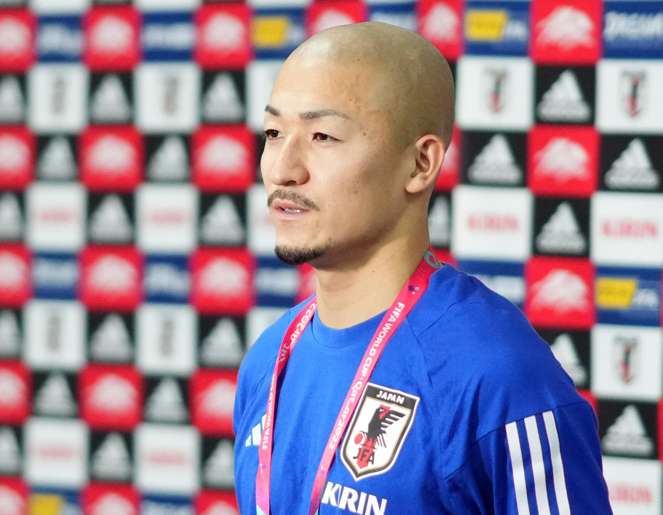 練習後、取材に応じる前田（撮影・横山健太）