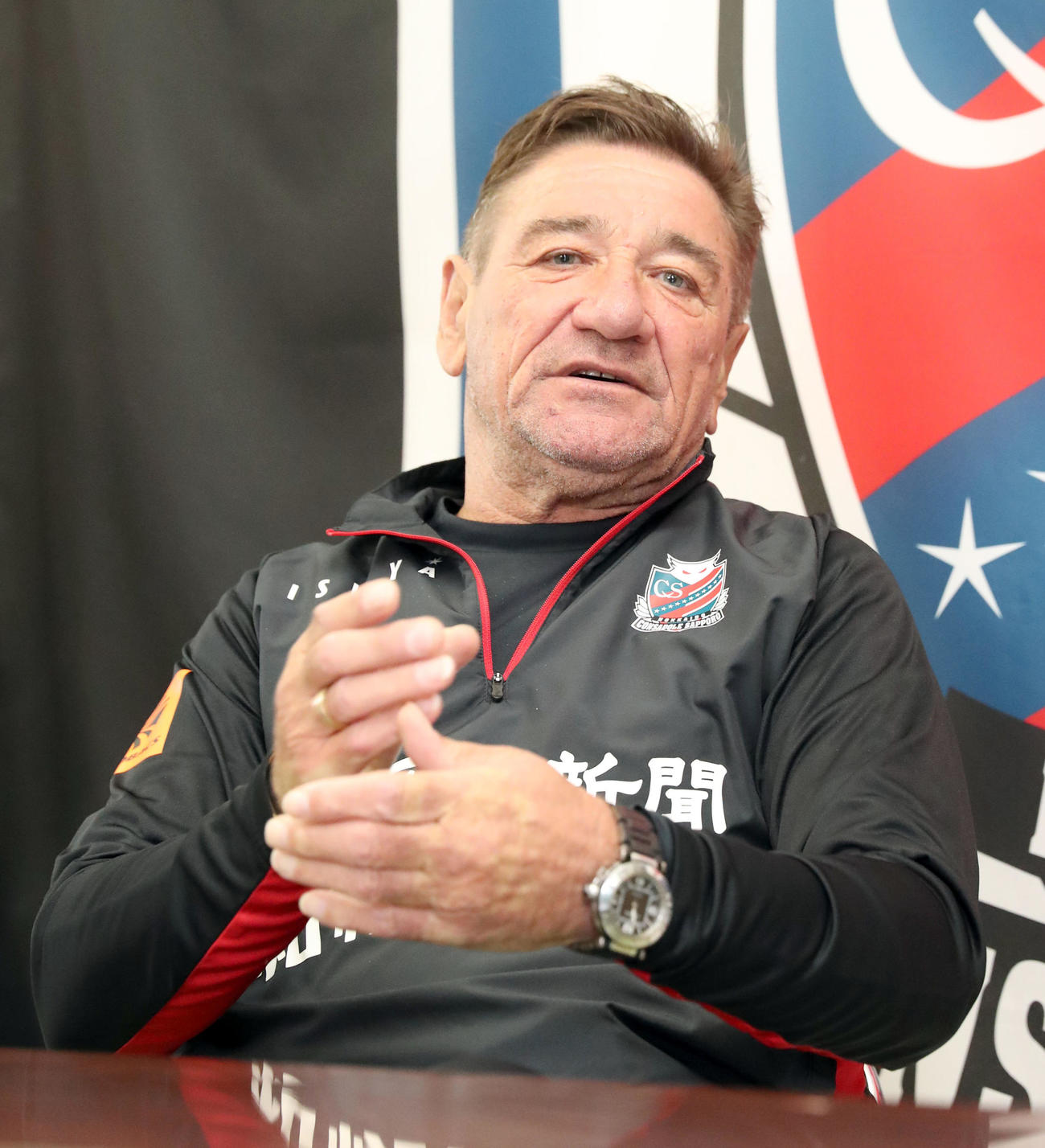 W杯や日本代表の森保監督に関しての取材に応じる札幌ペトロビッチ監督（撮影・佐藤翔太）