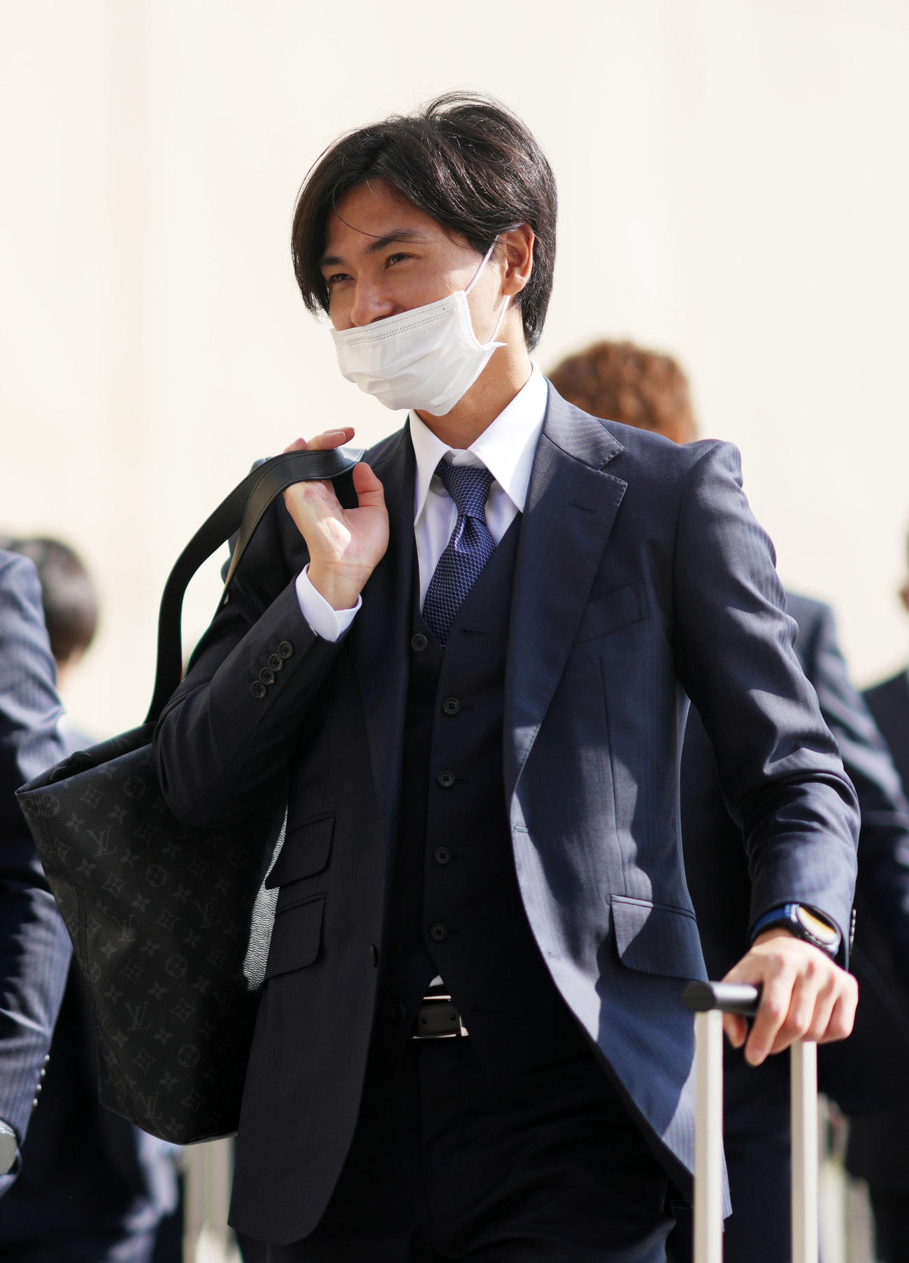 ドバイの宿舎に到着した南野（撮影・横山健太）