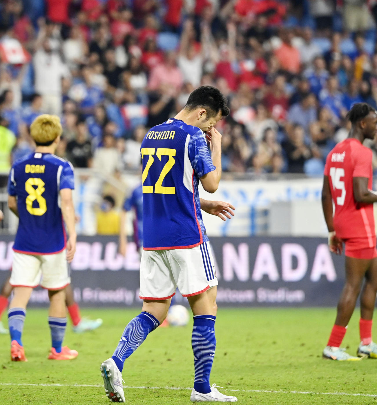 カナダに敗れ肩を落とす吉田（撮影・横山健太）