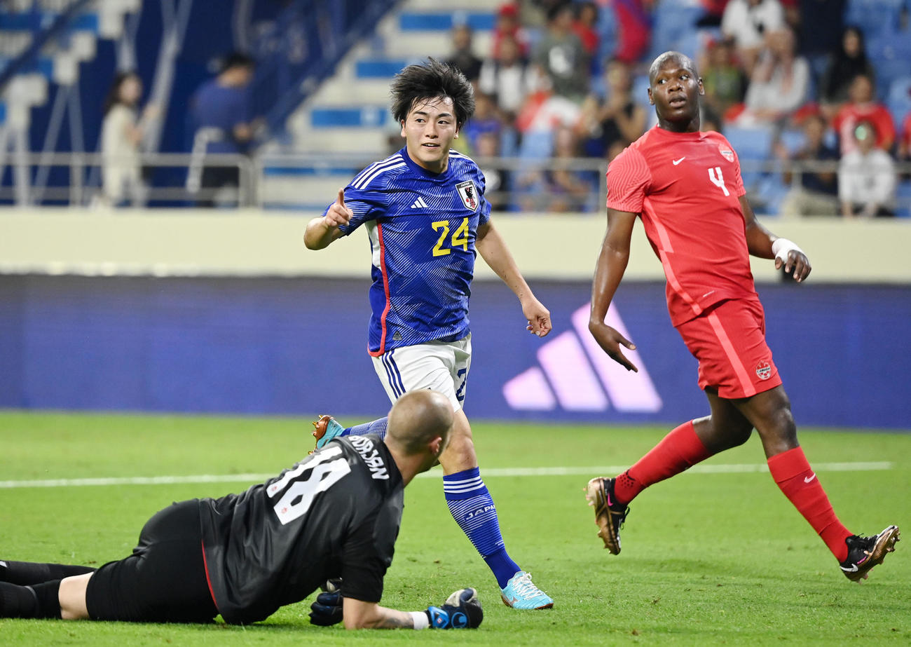 日本対カナダ　前半、先制ゴールを決めて喜ぶ相馬（撮影・横山健太）
