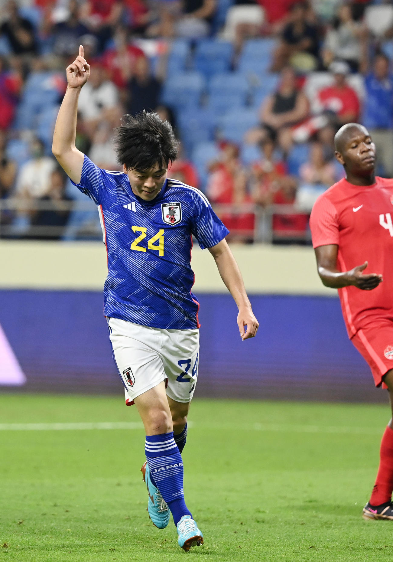 日本対カナダ　前半、先制ゴールを決めて喜ぶ相馬勇紀（撮影・横山健太）