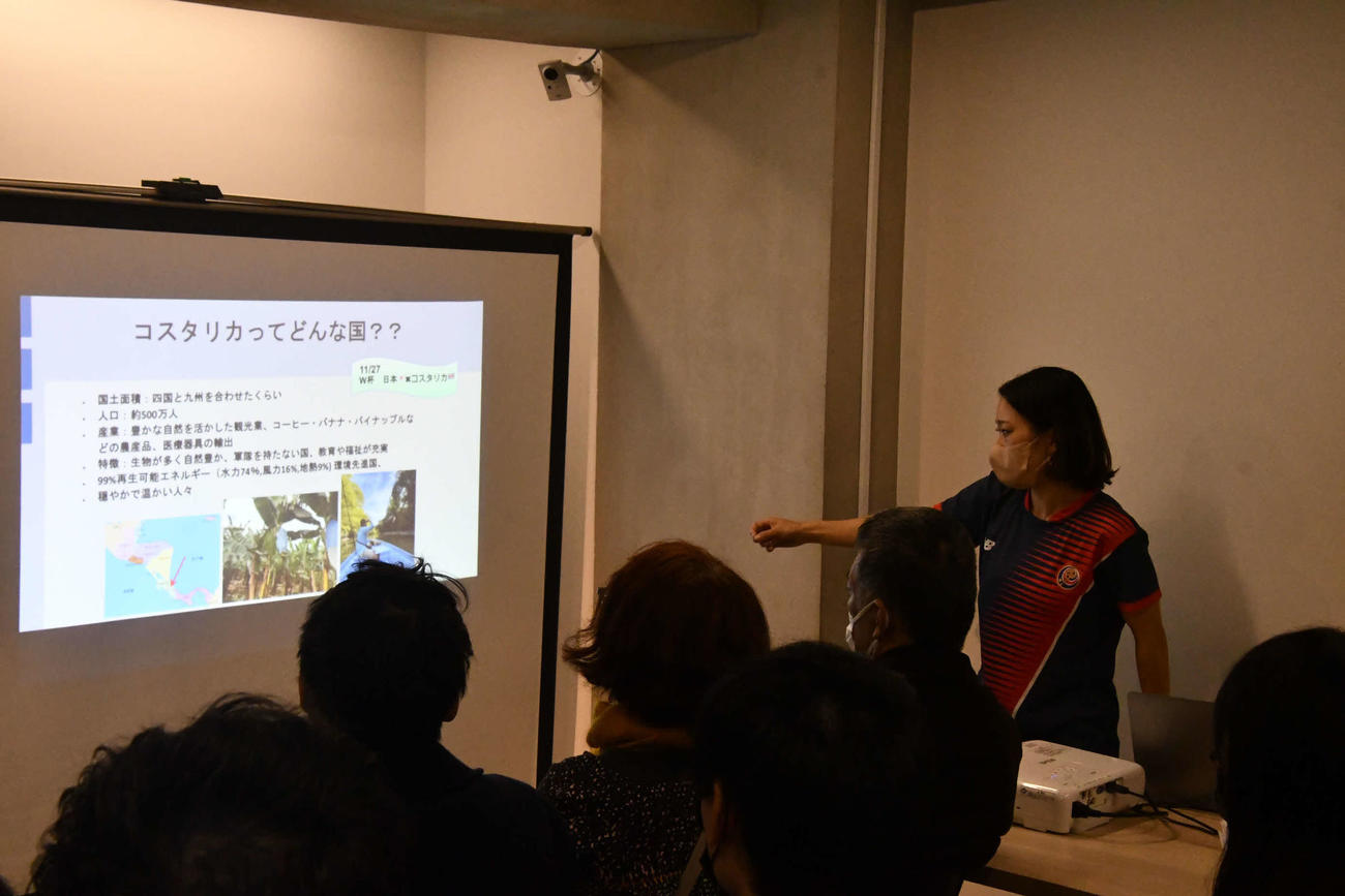 コスタリカの特徴を伝える合同会社NatuRica（ナチュリカ）代表の大島さん（撮影・平山連）