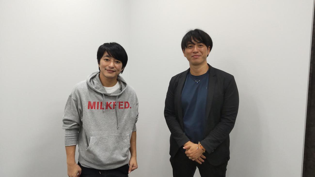 ABEMAの中継に携わる塚本氏（左）と長畑氏