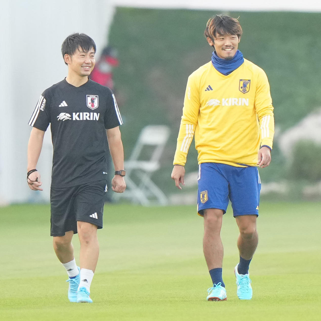 別メニュー調整する守田（右）（撮影・江口和貴）