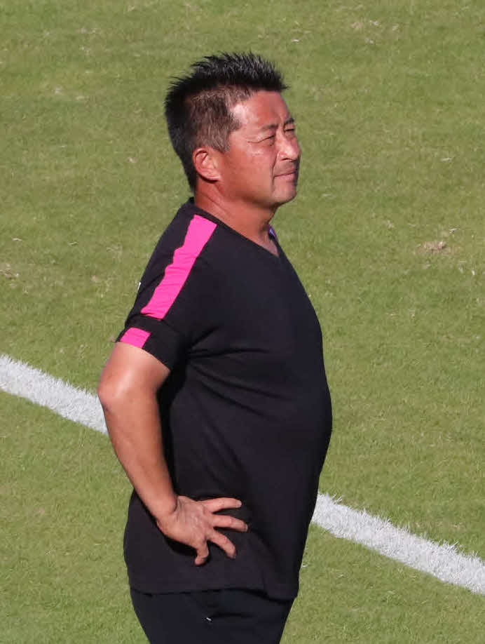 かつて川崎Fの下部組織で指導し、現在はJ3宮崎で指揮を執る高崎康嗣監督