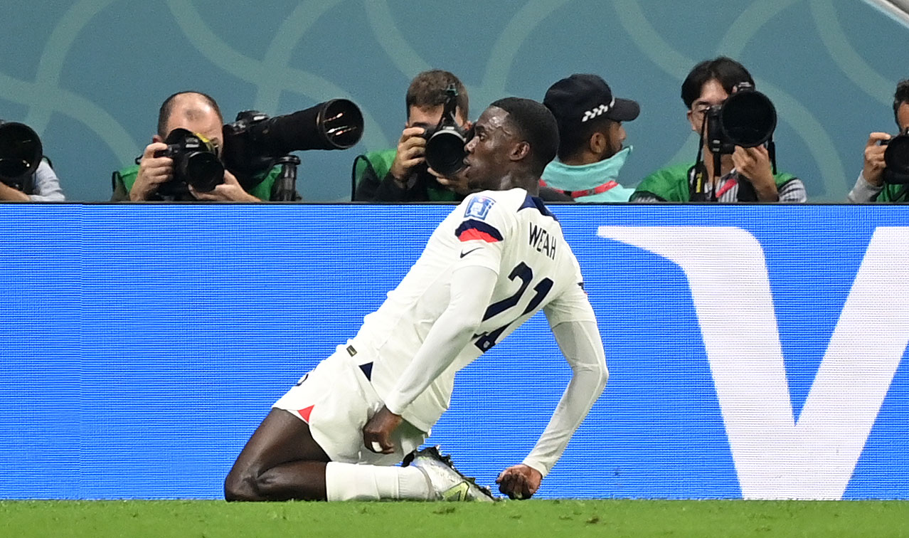 アメリカ対ウェールズ　前半、先制ゴールを決め歓喜するアメリカ代表ティモシー・ウェア（撮影・横山健太）