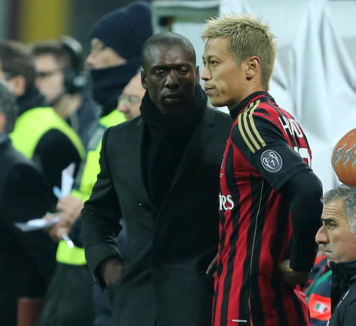 ｗ杯 本田圭佑がセードルフ氏と再会 お父さんたち 彼の凄さをちゃんと伝えといてください カタール22写真ニュース 日刊スポーツ