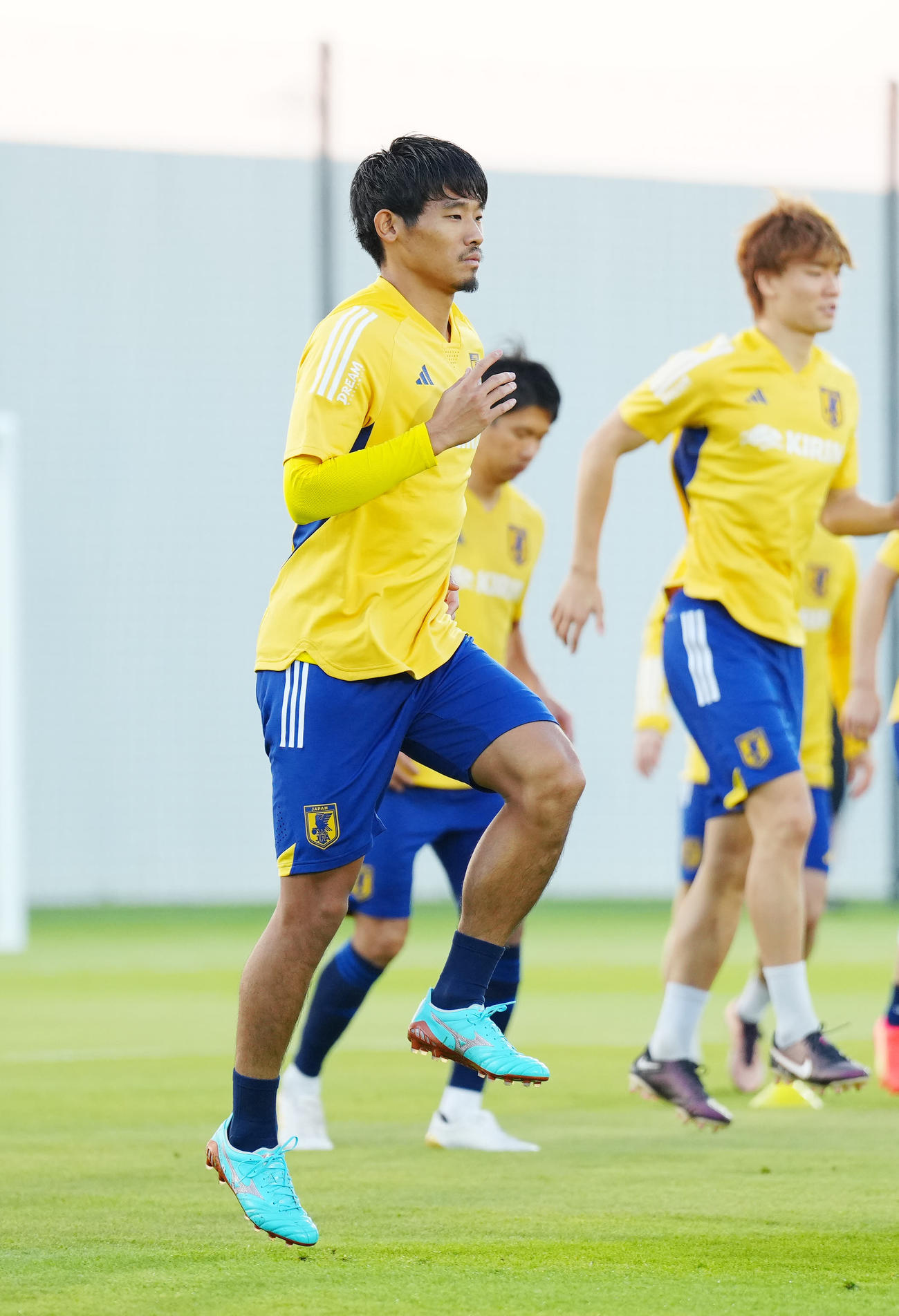 21日、練習に臨む守田（撮影・江口和貴）