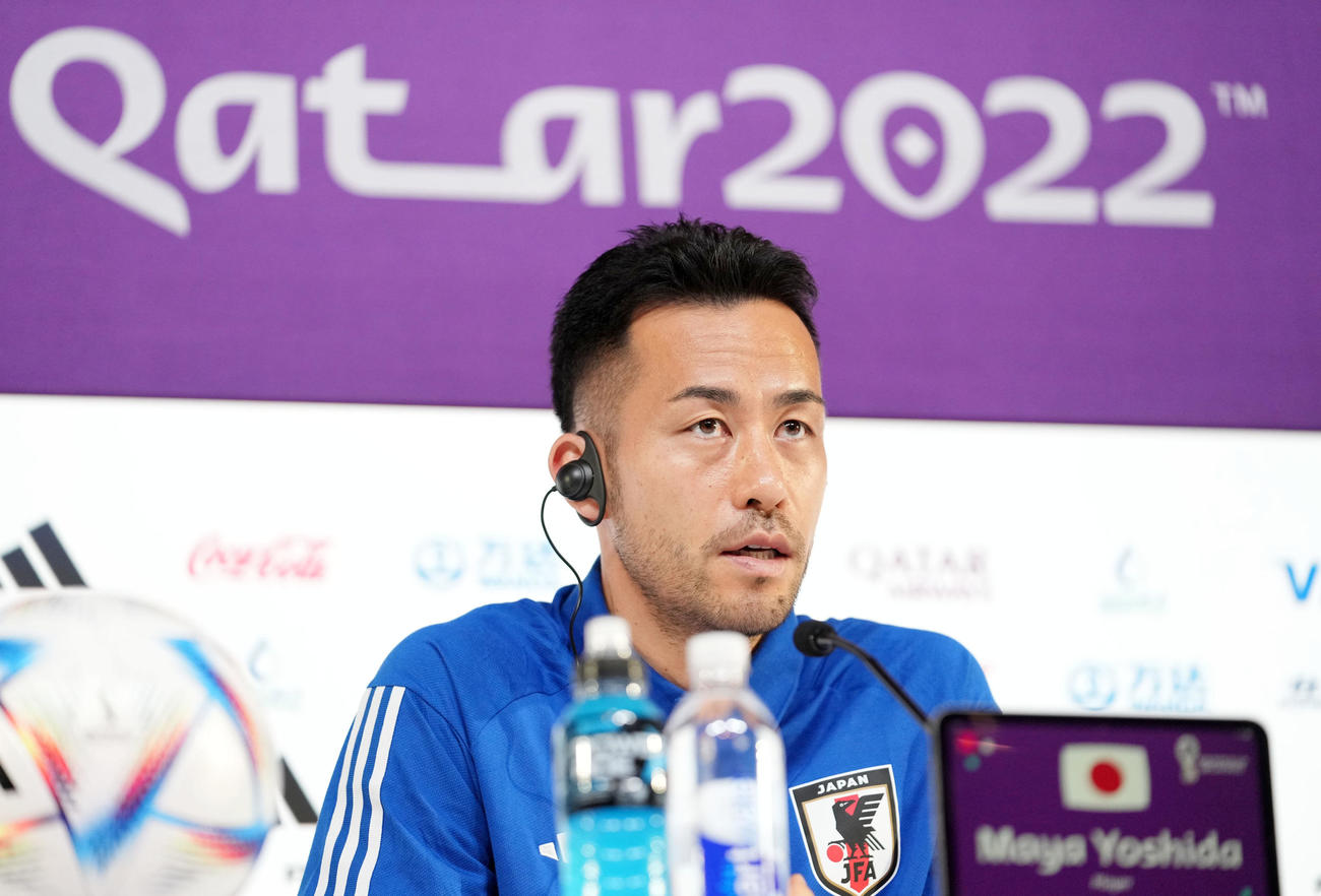 公式会見でドイツ戦への意気込みを語る吉田（撮影・横山健太）