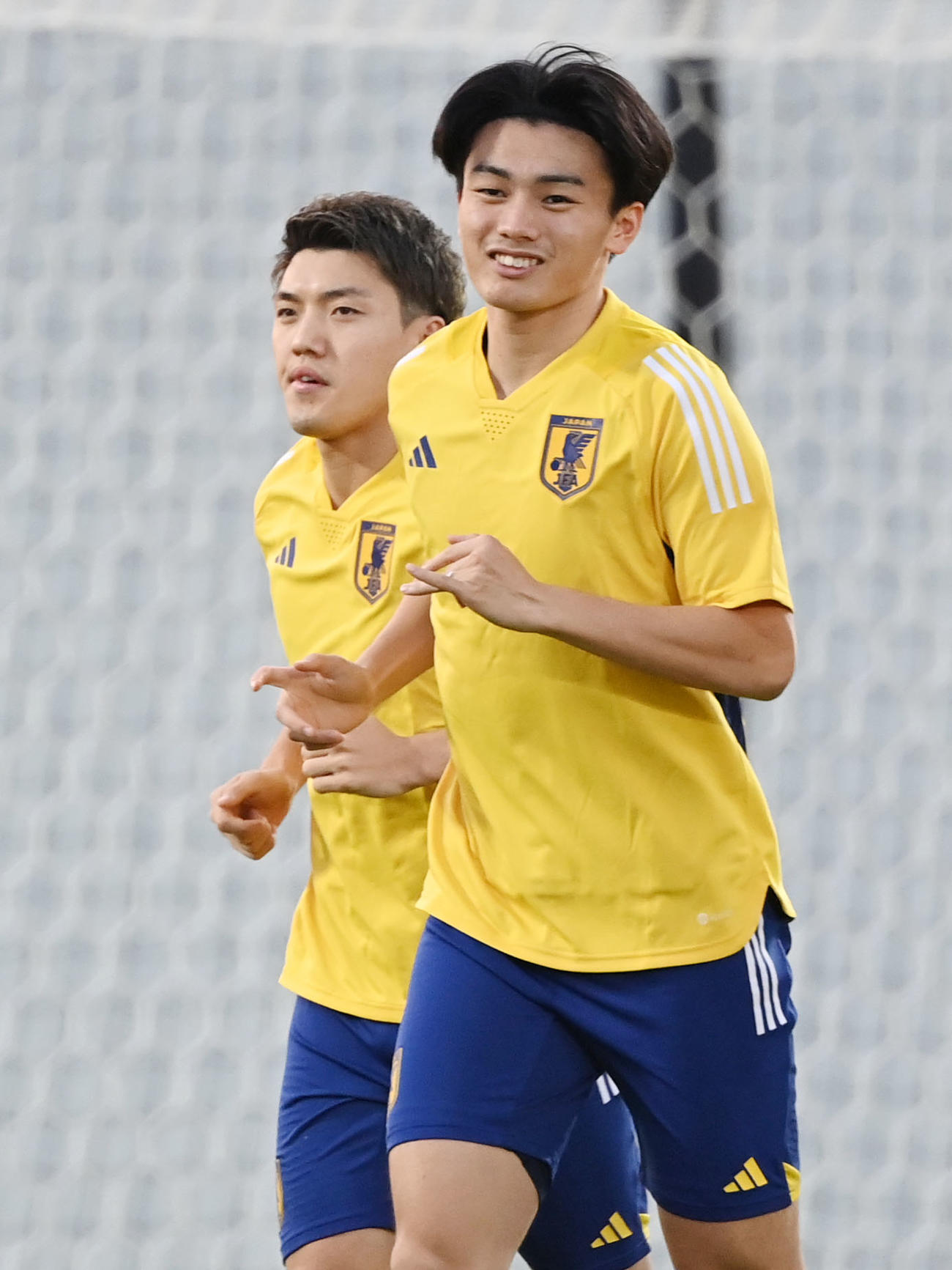 ランニングをする上田（右）（撮影・横山健太）