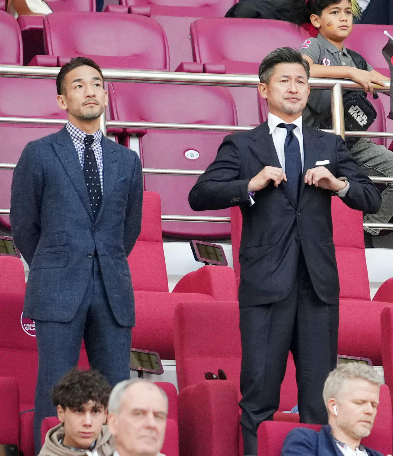 日本対ドイツ　君が代斉唱で並んで立つ中田氏とカズ（撮影・横山健太）