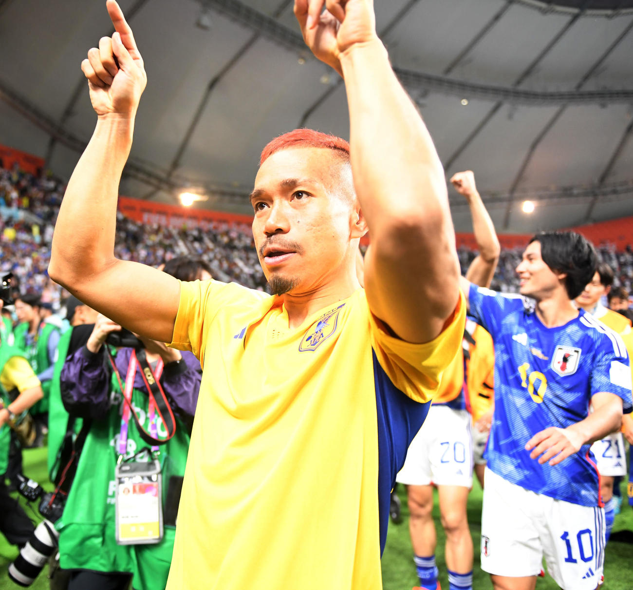 日本対ドイツ　ドイツに勝利し歓喜する長友（撮影・横山健太）