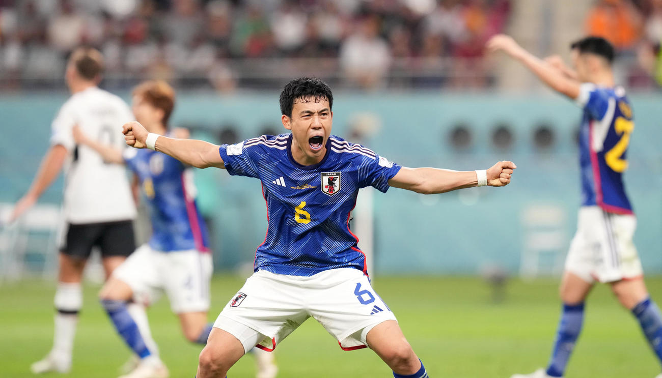 日本対ドイツ　ドイツに勝利し雄たけびをあげる遠藤（撮影・パオロ・ヌッチ）